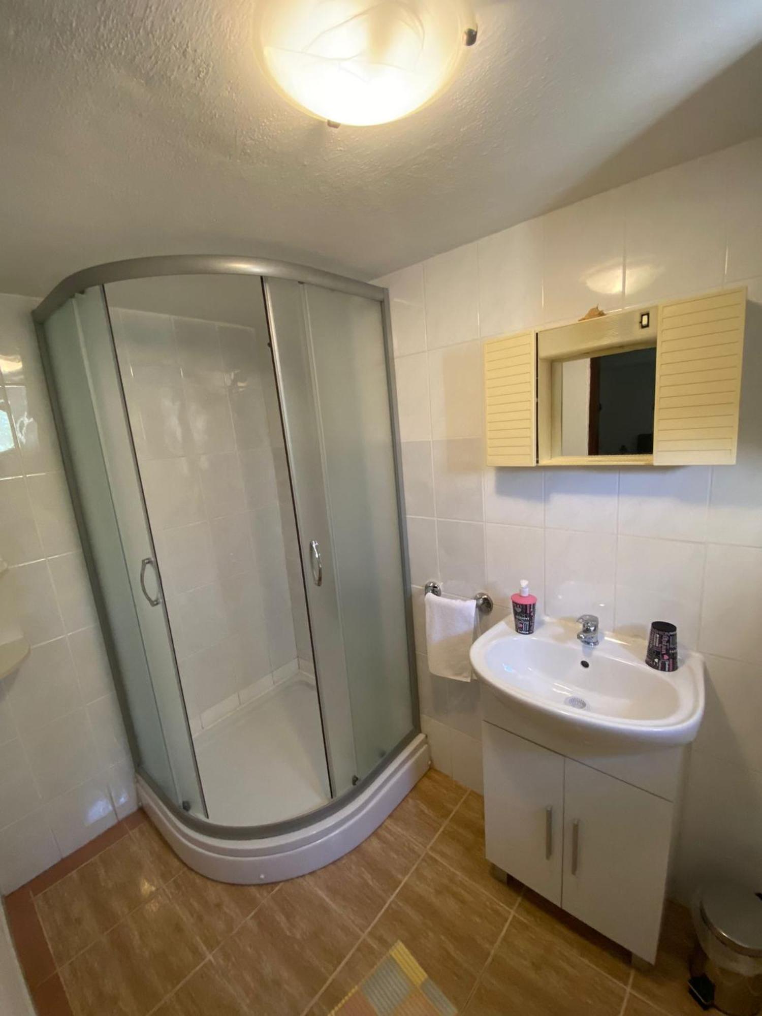 Apartmani Anka Gornji Karin Exterior photo